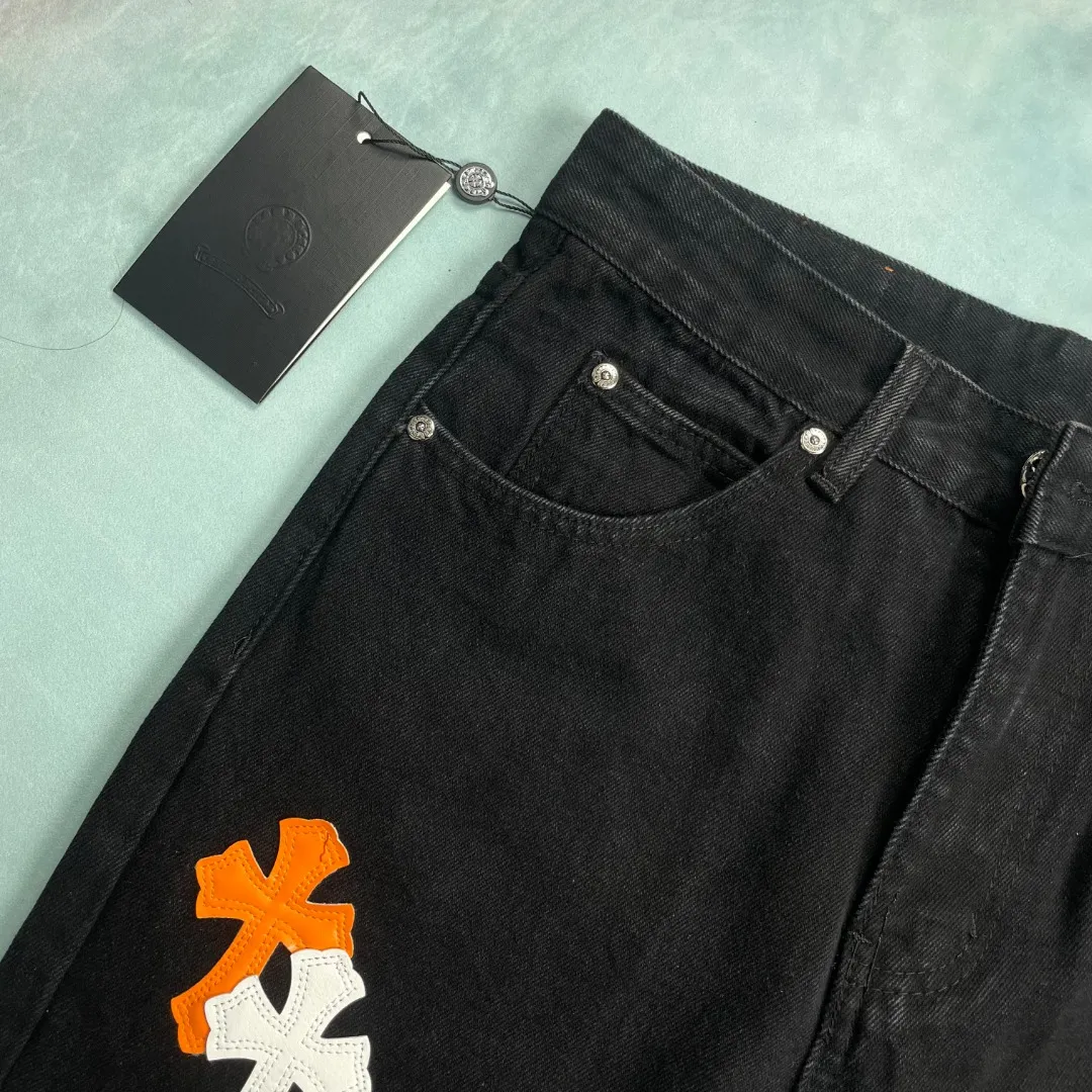 🅿️290 🔘Style No.-KL161 🔘Cross Heart𝐂𝐡𝐫𝐨𝐦𝐞 𝐇𝐞𝐚𝐫𝐭 City Limited Sanskrit Cross Patched Leather Jeans* These two pairs of Cros Heart city limited series jeans! This is an ultra-limited edition launched by Kroxin, a hard currency in the fashion circle! The overall material of the pants is classic black denim, which has a great texture, feels crisp yet soft, and is extremely durable. The colorful crosses and letter patterns on it are a highlight. The crosses come in orange, white, red and other colors. They are presented through exquisite embroidery technology. They are full of three-dimensionality, bright and not easy to fade. The letter patterns are also exquisitely embroidered, and they complement each other with the cross, which directly adds to the sense of fashion. In terms of production technology, Croxin has always strived for excellence. The wiring is very neat, every stitch is just right, and the hardware accessories are also customized, such as buttons and zippers. They are not only durable, but also have Croxin's iconic detailed design, which is full of high-end feeling. The shape is an unobtrusive straight design, which can well modify the shape of the legs. Whether you have thick or thin legs, they will look good on you. Moreover, this style is very versatile and can be easily worn in various styles. Here are some matching suggestions: Street style: Pair your upper body with a loose white hooded sweatshirt, a black Crocodile leather jacket, and a pair of black high-top Converse or Martin boots for a cool and handsome look. If you add Kroxin's silver necklace or ring, the overall look will be more complete. Casual chic: A simple short-sleeved T-shirt in a solid color, such as black, gray or white, will look great with these pants. Put on a pair of white Nike sneakers and carry a Crouching crossbody bag, and you will be both comfortable and fashionable on the street every day. Retro style: You can choose a floral shirt, tuck the hem into your pants, and pair it with a pair of retro western boots or designer shoes to instantly create a retro and personalized atmosphere. These pants are really a must-have fashion item, and they can also be matched as a pair for couples. You can pair them with your partner and be the center of attention when out on the street! If you like fashion, don’t miss it!  Size: S M L XL (28.30.32.34) Color: black with red, black with orange